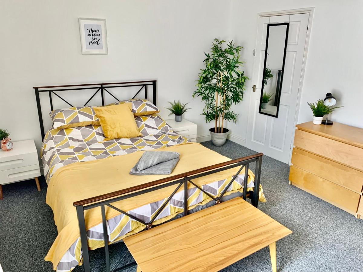 Contemporary 2 Bedroom Victorian Town House - Sleeps Up To 6 Kimberley  Kültér fotó