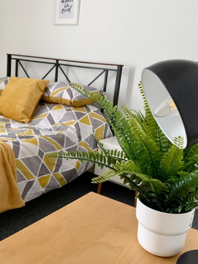 Contemporary 2 Bedroom Victorian Town House - Sleeps Up To 6 Kimberley  Kültér fotó