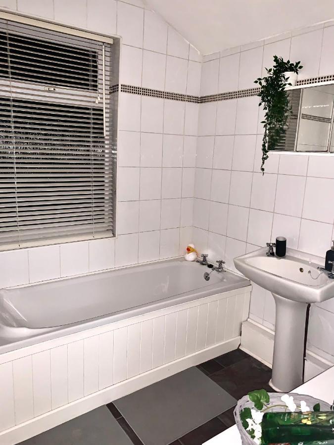 Contemporary 2 Bedroom Victorian Town House - Sleeps Up To 6 Kimberley  Kültér fotó