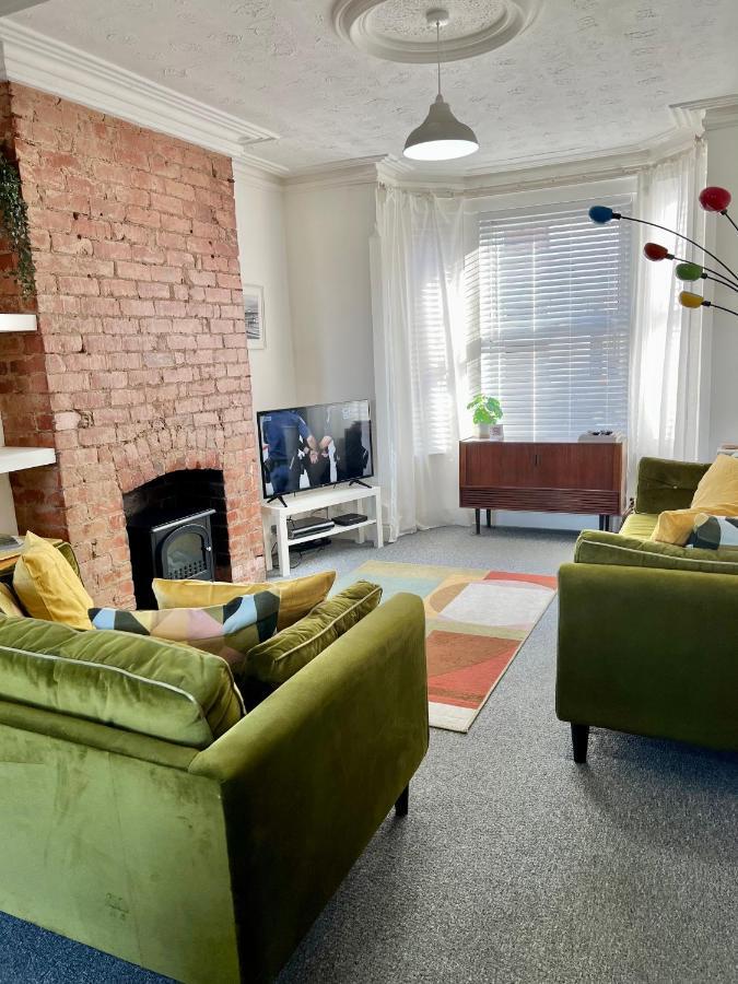 Contemporary 2 Bedroom Victorian Town House - Sleeps Up To 6 Kimberley  Kültér fotó