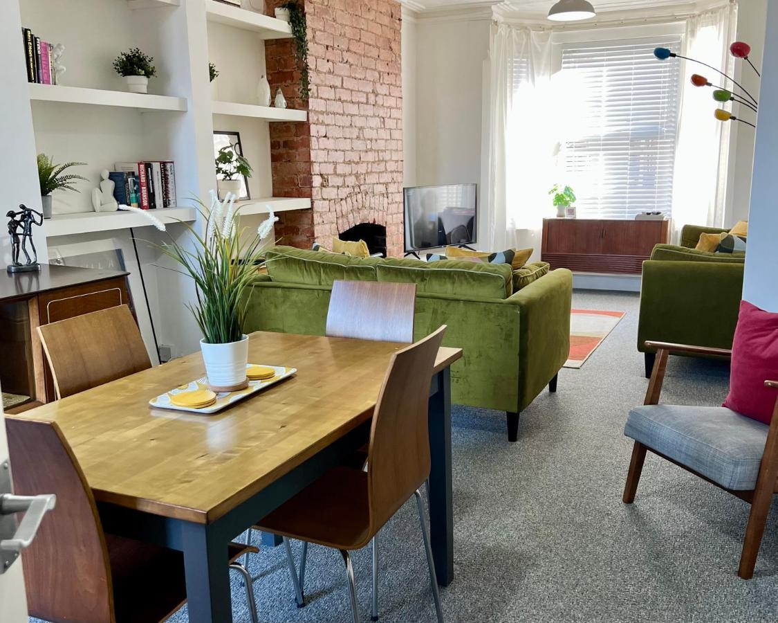 Contemporary 2 Bedroom Victorian Town House - Sleeps Up To 6 Kimberley  Kültér fotó